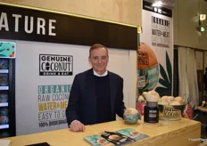 Carlos Amorós, gerente de Genuine Coconut, presentando su nuevo producto revolucionario en el segmento "convenience", un coco ecológico para beber (330 mml)  y comer (400g de pulpa): un producto 100% biodegradable. 